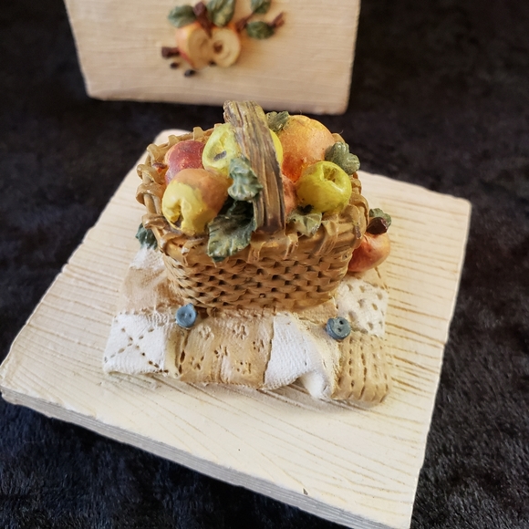 FIGI Apple Basket Trinket box - Picture 4 of 7